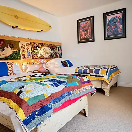 Paramount Apartments Ilfracombe, Arty Seaside Holiday Apartments Exterior photo