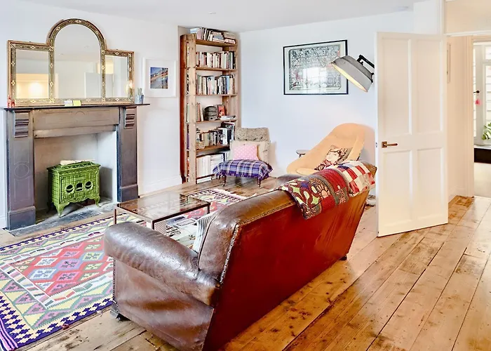 Paramount Apartments Ilfracombe, Arty Seaside Holiday Apartments