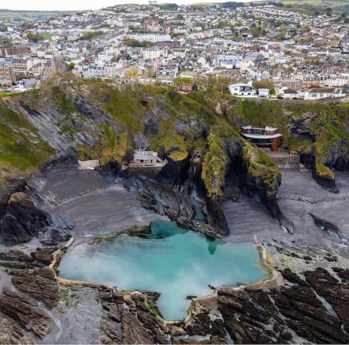 Paramount Ilfracombe, Arty Seaside Apartment